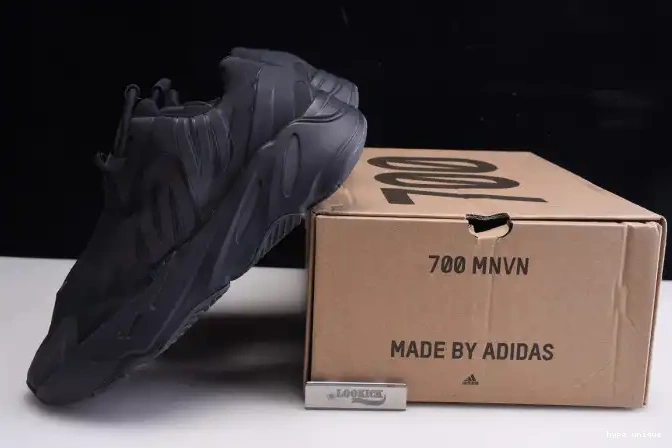 hype 700 FV4440 Black MNVN Adidas Triple Yeezy Boost 0602